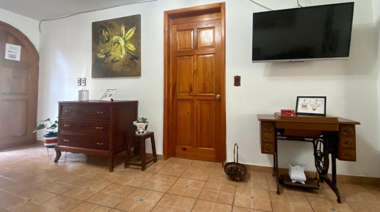 Pura Vida! Ciudad Hidalgo Bed & Breakfast Exterior photo